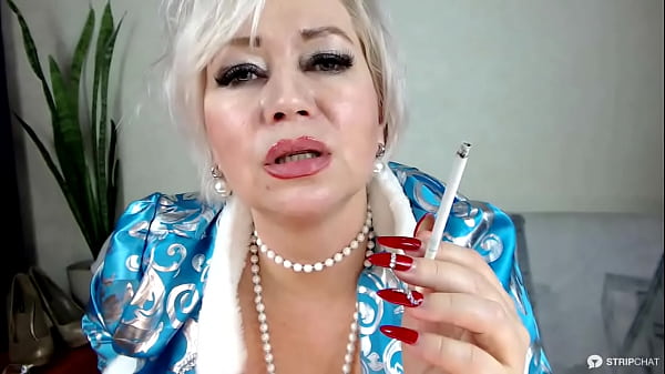 Pakistani Actress Smoking